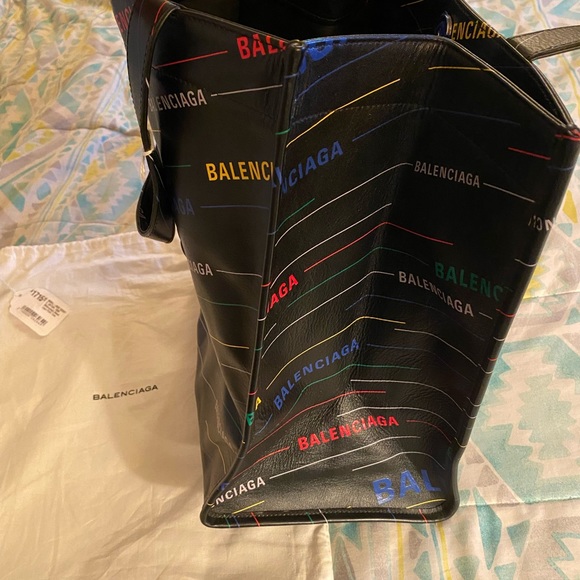 BRAND NEW BALENCIAGA 🌟 BLACK LEATHER MULTICOLORED LOGO TOTE BAG 👜!! - Picture 4 of 9